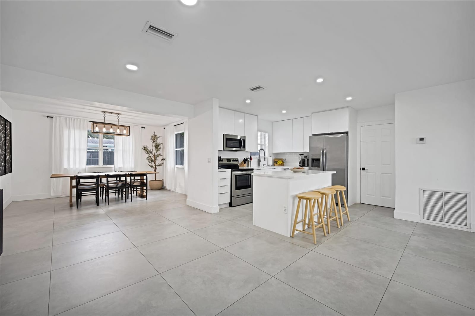 300 SW 65th Way — photo 7