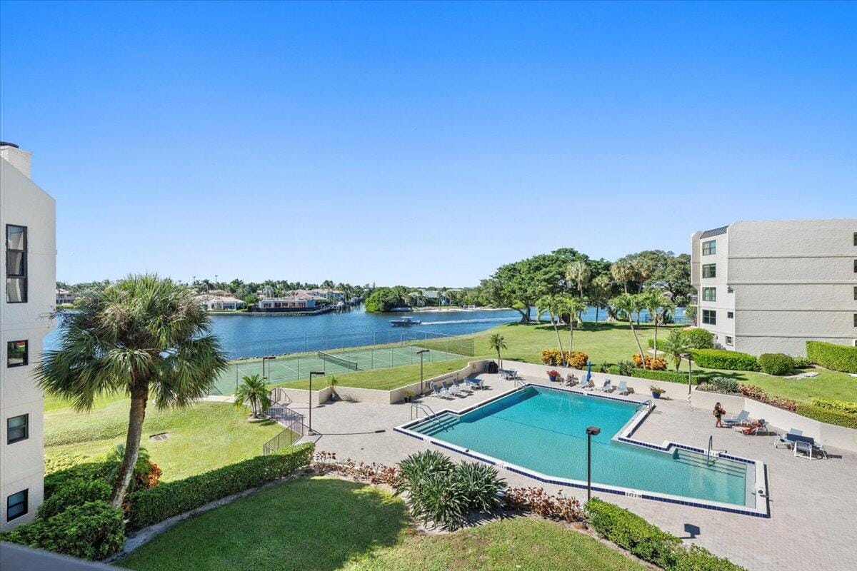 364 Golfview Road 405, North Palm Beach, FL 33408 photo 22