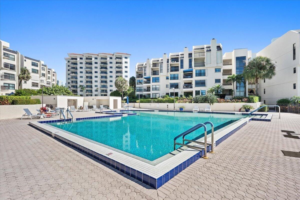 364 Golfview Road 405, North Palm Beach, FL 33408 photo 23