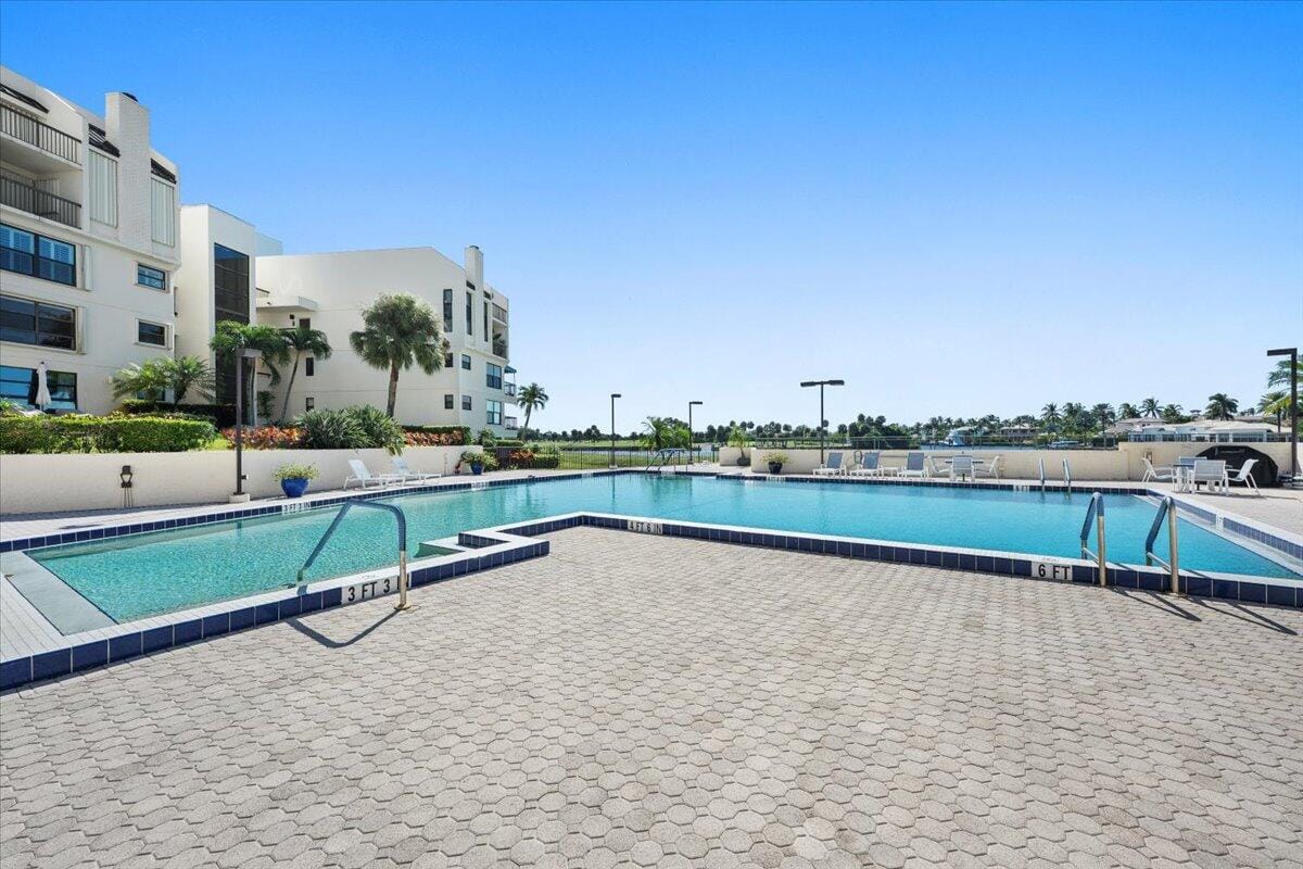 364 Golfview Road 405, North Palm Beach, FL 33408 photo 24