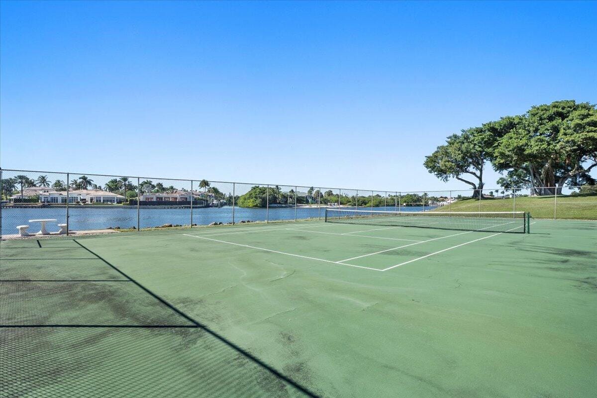 364 Golfview Road 405, North Palm Beach, FL 33408 photo 25