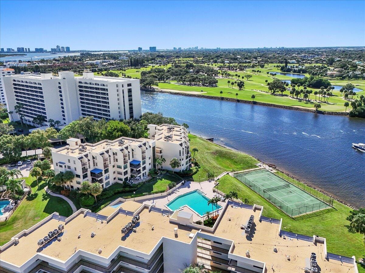 364 Golfview Road 405, North Palm Beach, FL 33408 photo 27