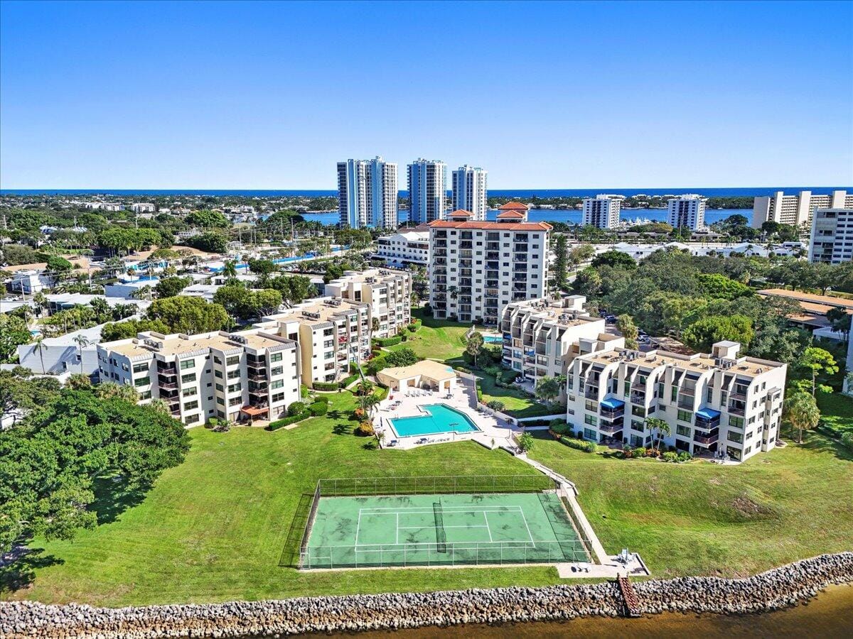 364 Golfview Road 405, North Palm Beach, FL 33408 photo 29