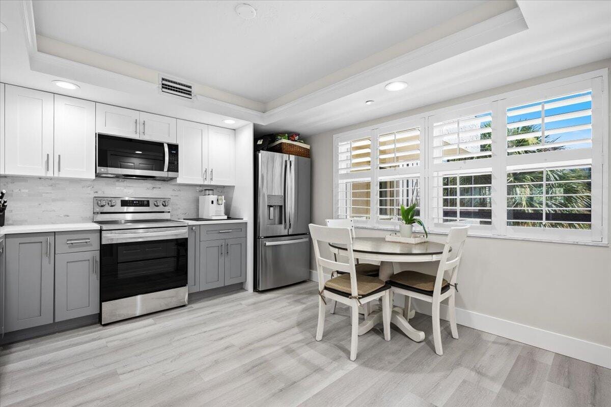 364 Golfview Road 405 — photo 9
