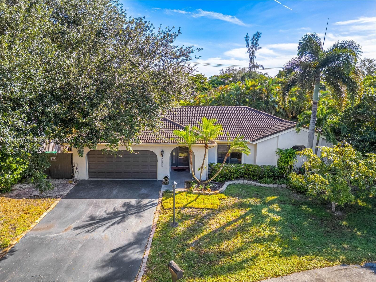14811 Archerhall Street, Davie, FL 33331