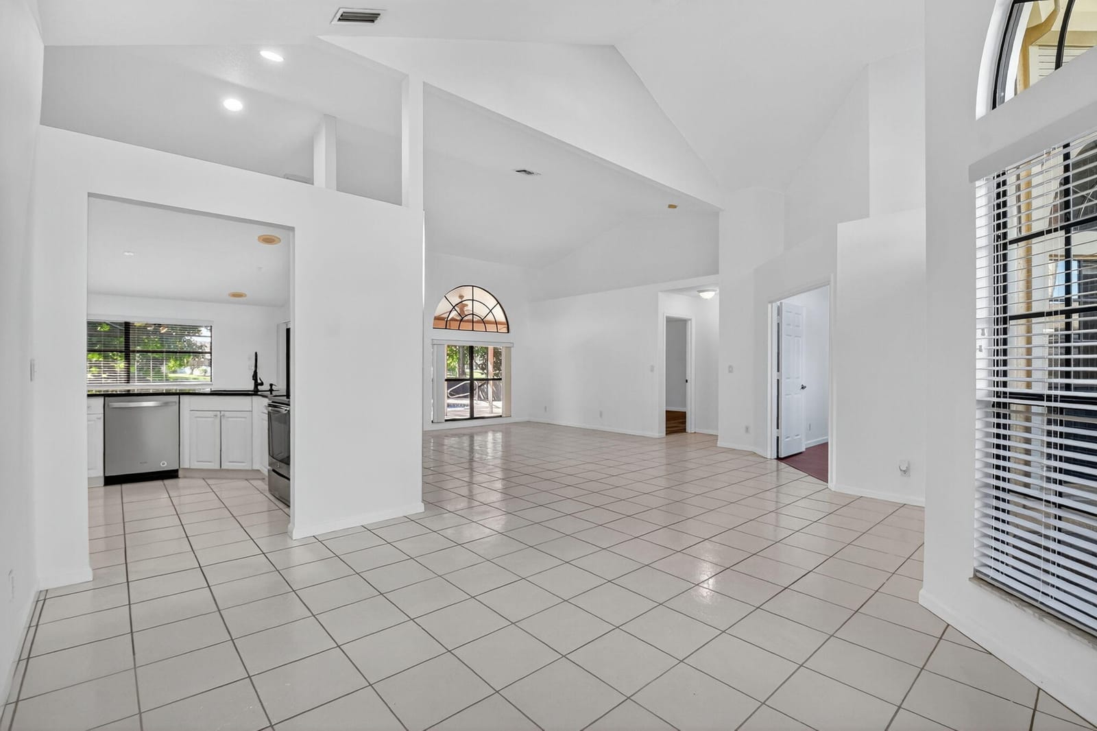 172 Monterey Way — photo 12