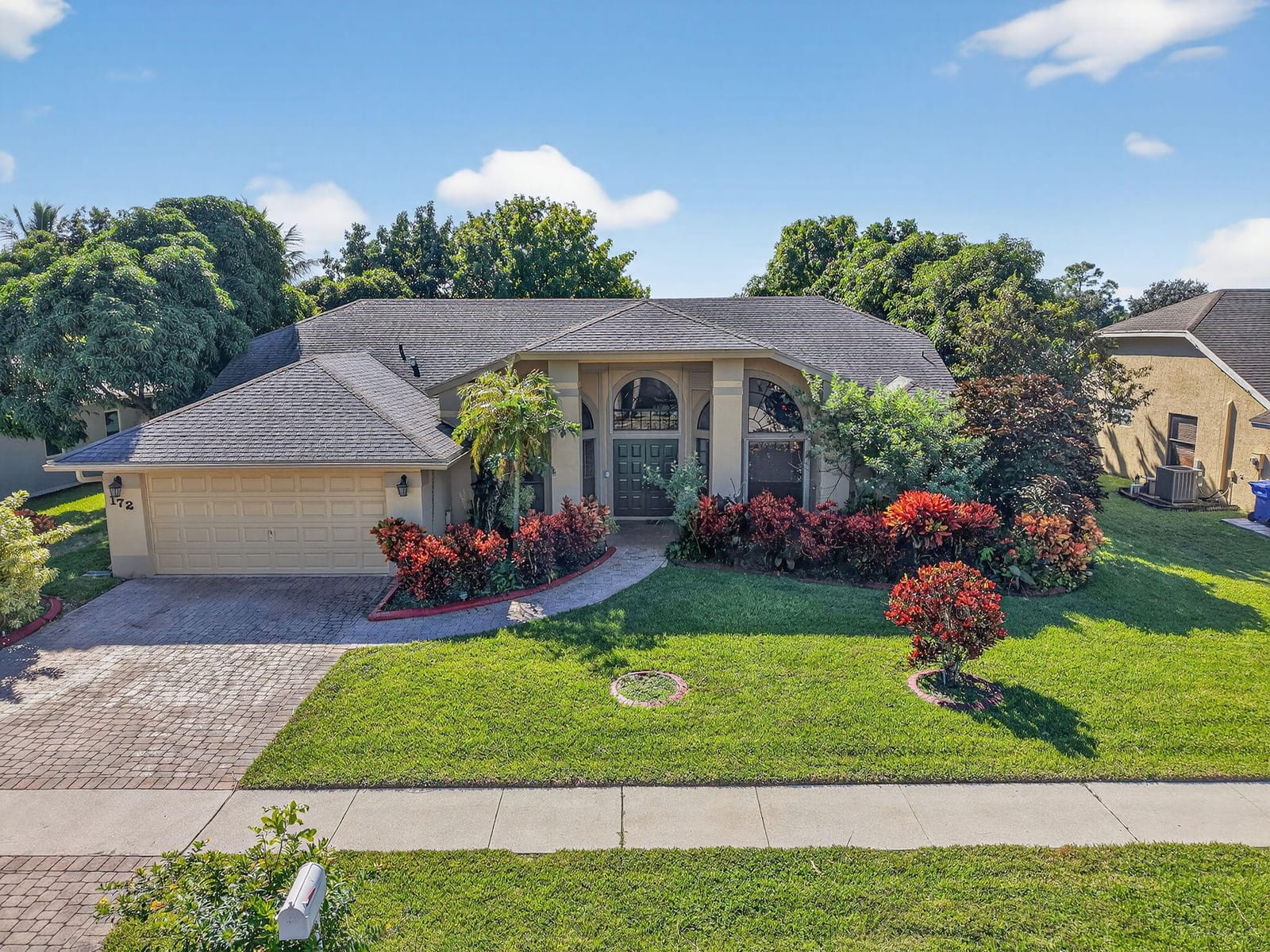 172 Monterey Way — photo 3