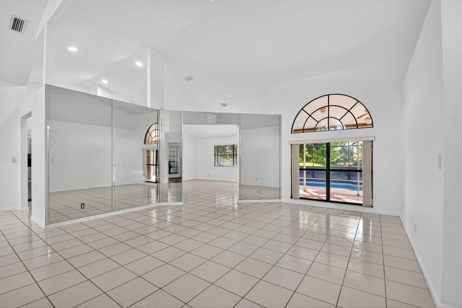 172 Monterey Way — photo 9
