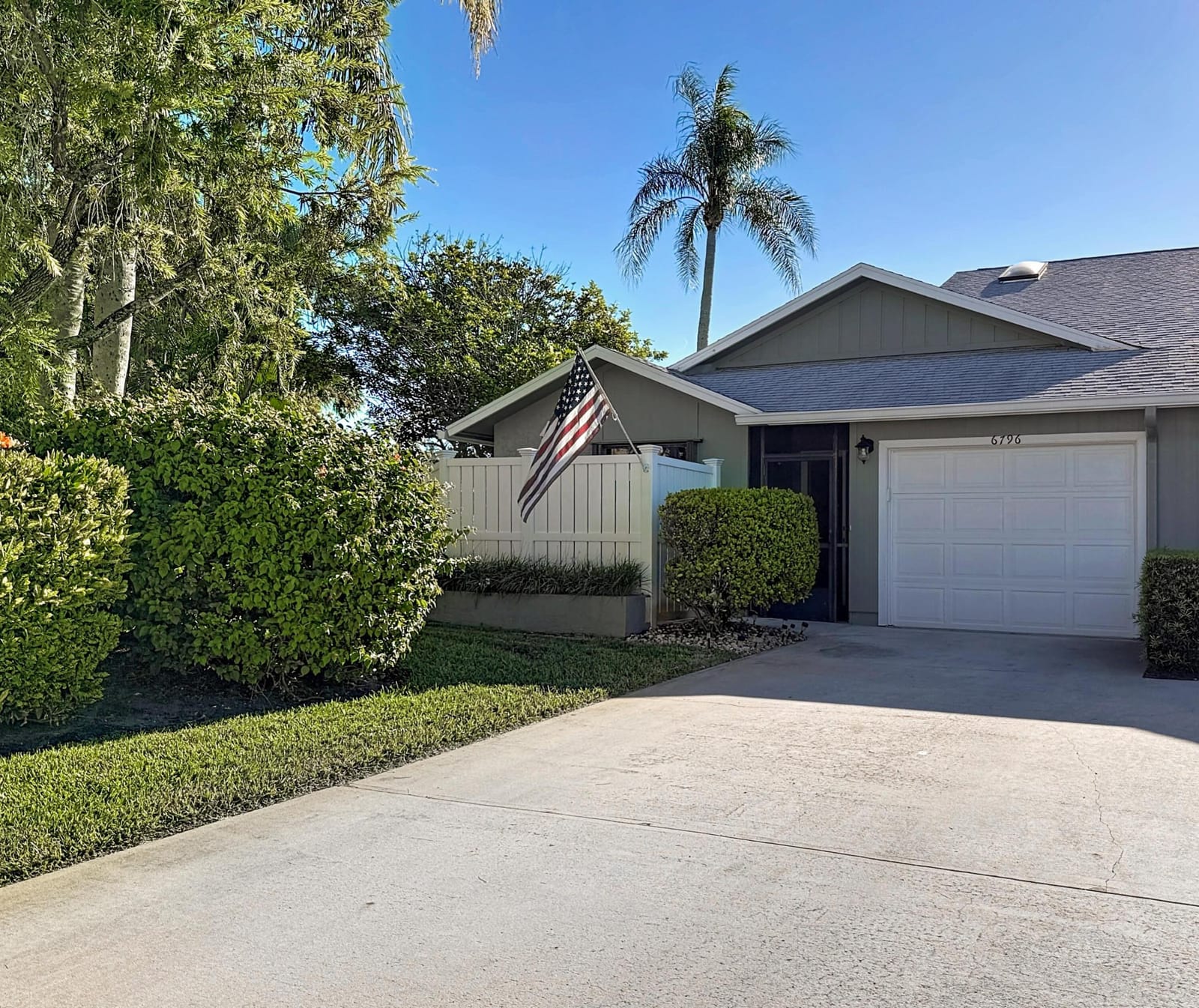 6796 SE Yorktown Drive, Hobe Sound, FL 33455 photo 2