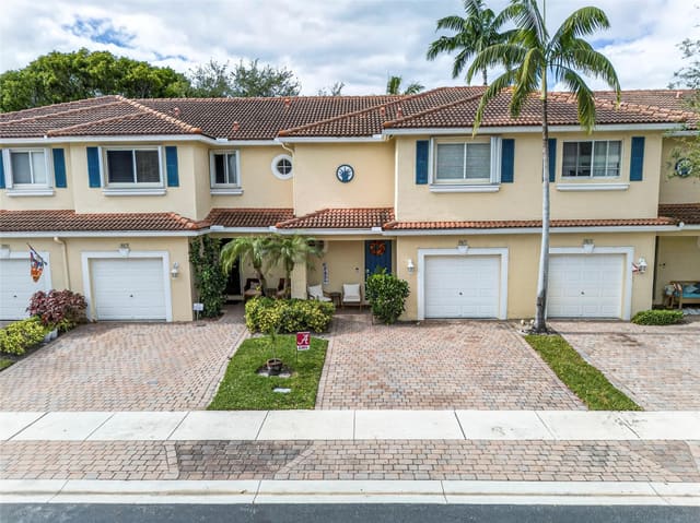 3077 N Evergreen Circle 3077, sold in Quantum Park Townhomes, Boynton Beach, FL