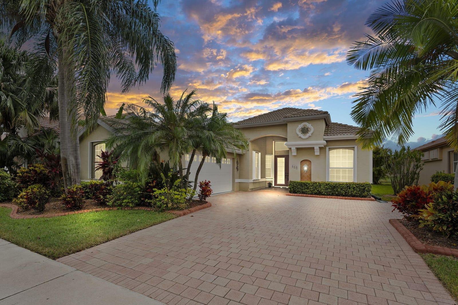 660 SW Lake Charles Circle, Port St. Lucie, FL 34986