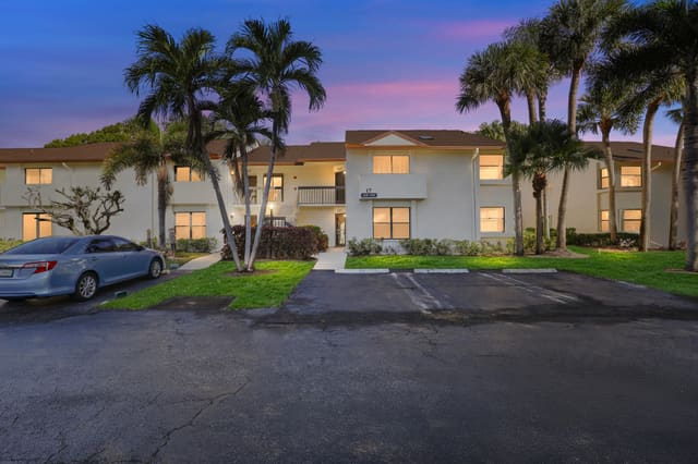 3311 Perimeter Drive 3311, sold in Lucerne Park Condos 1,1a,2 Thru 15 And 23 Thru 28, Greenacres, FL