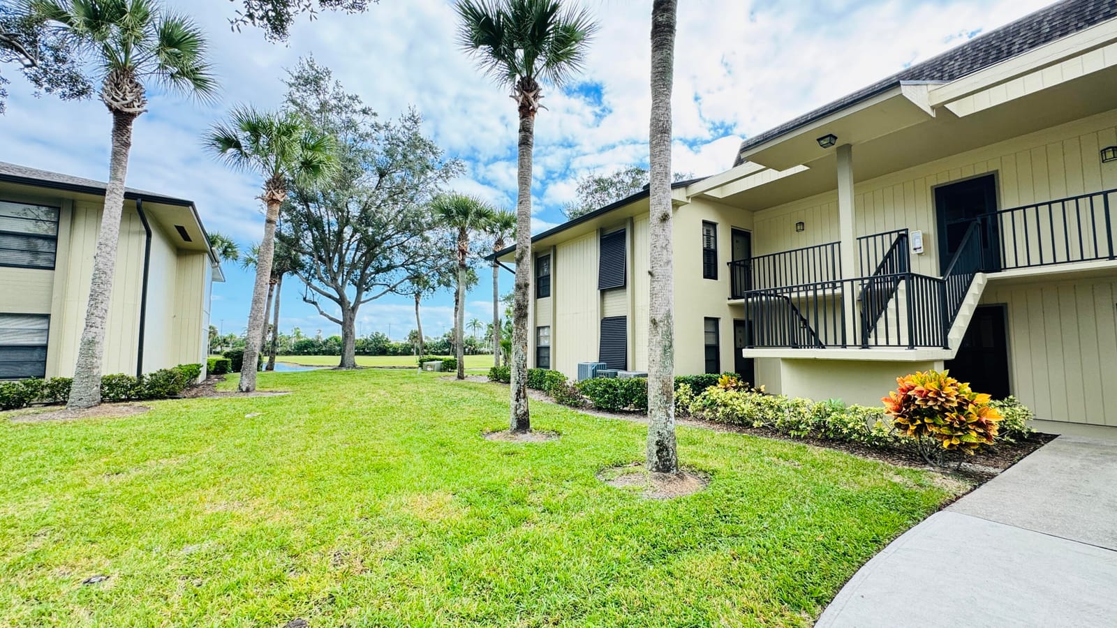 44 Plantation Drive 102, Vero Beach, FL 32966 photo 4