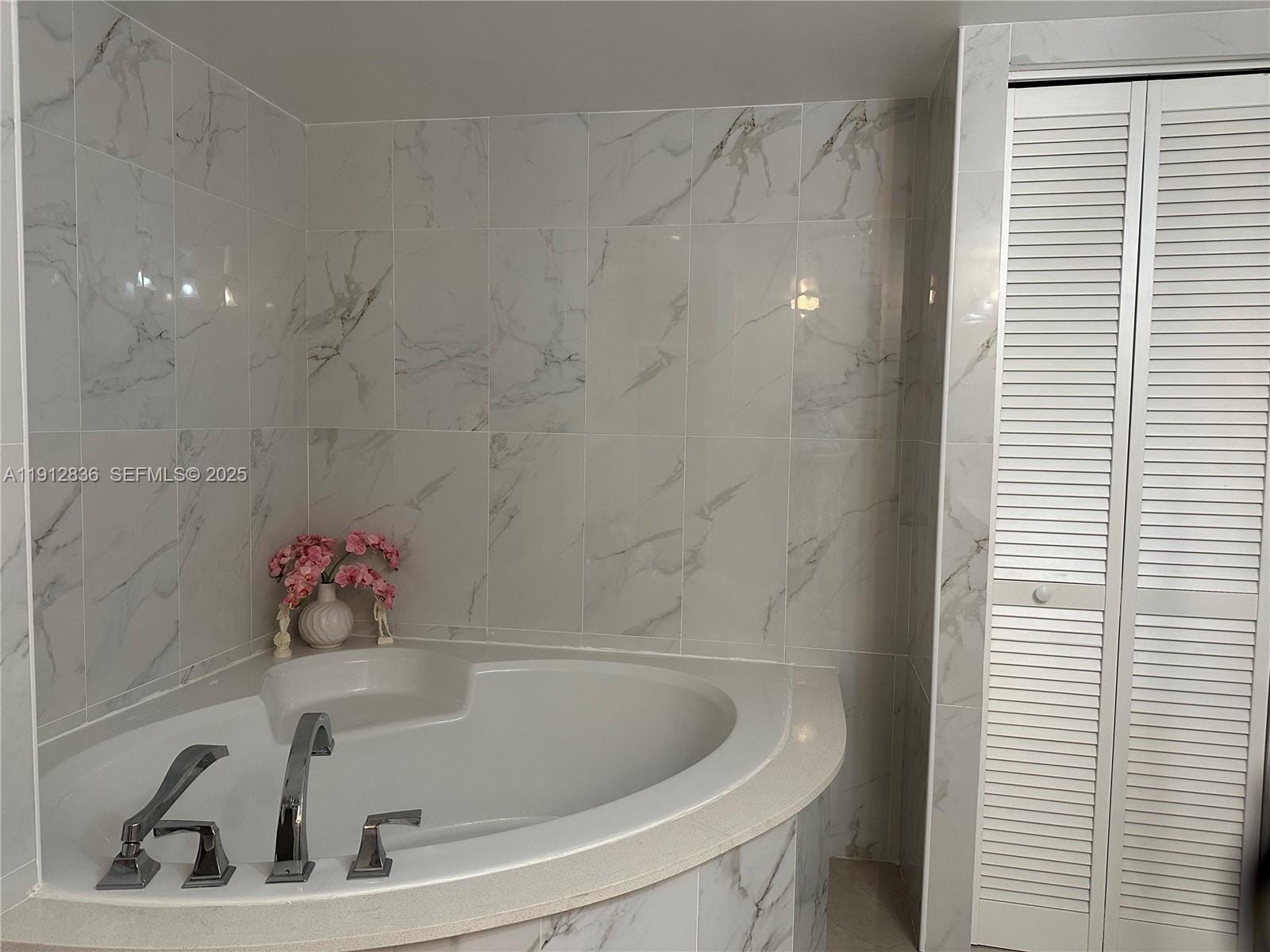 1865 S Ocean Drive 6H — photo 7