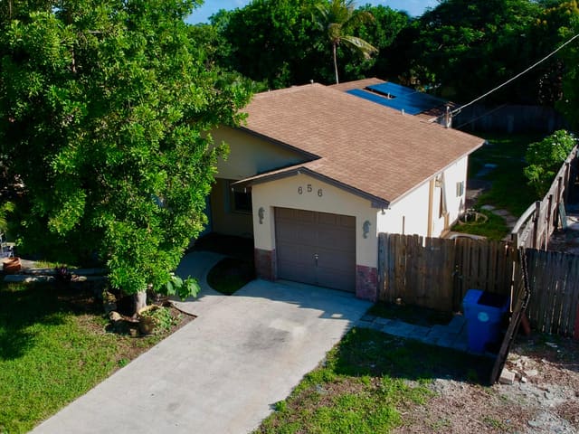656 NW 1st Avenue, sold in Lake Boynton Estates 4a, Boynton Beach, FL