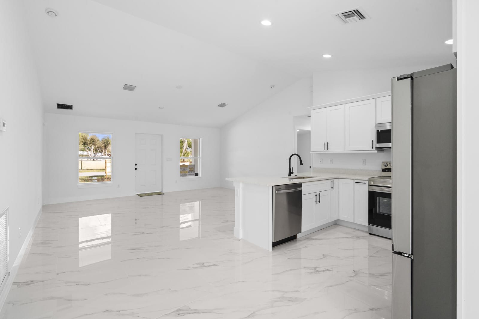 7542 NW 83rd Court, Okeechobee, FL 34972 photo 10