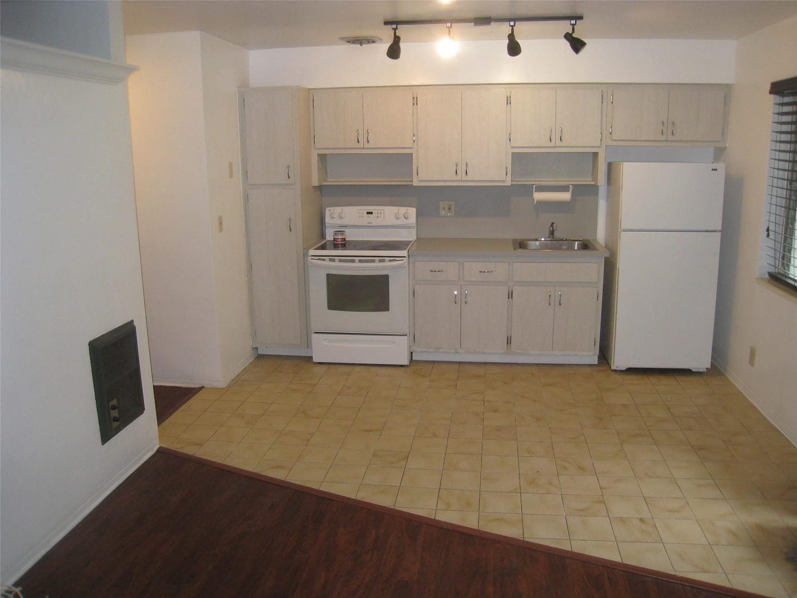 803 NE 8th Street, Hallandale Beach, FL 33009 photo 27