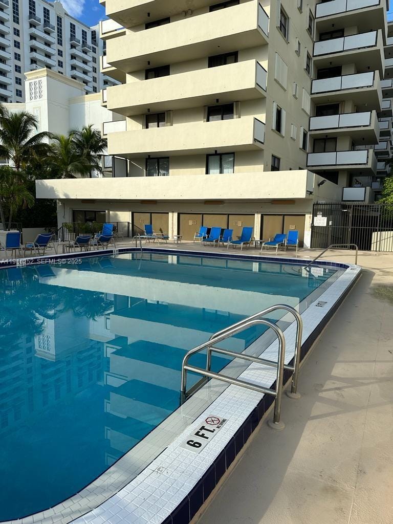 1621 Collins Avenue 505 — photo 4