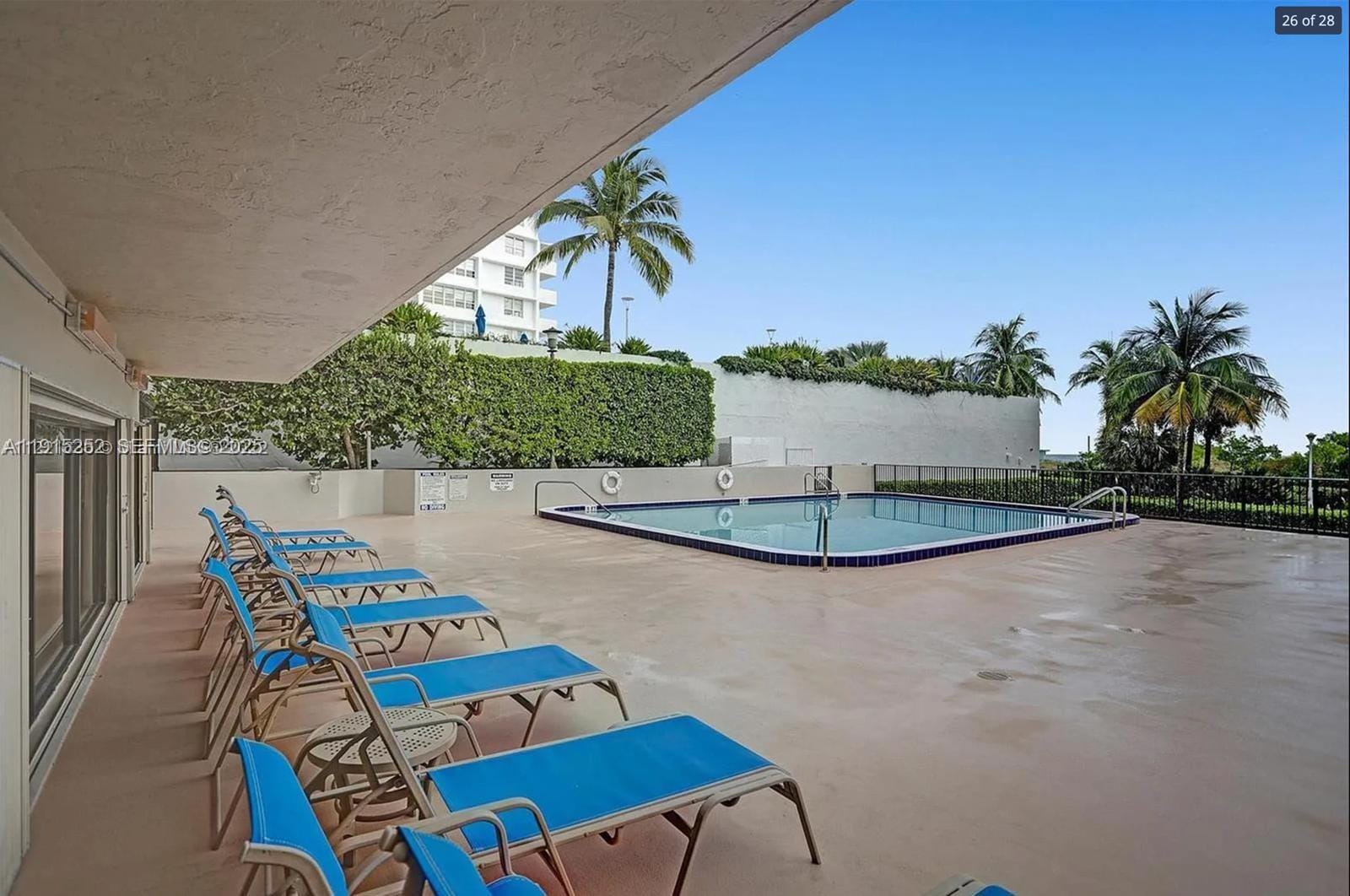 1621 Collins Avenue 505 — photo 5