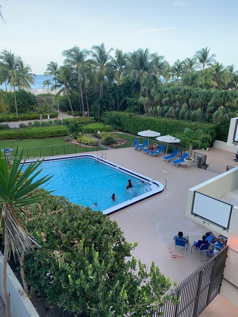 1621 Collins Avenue 505 — photo 7