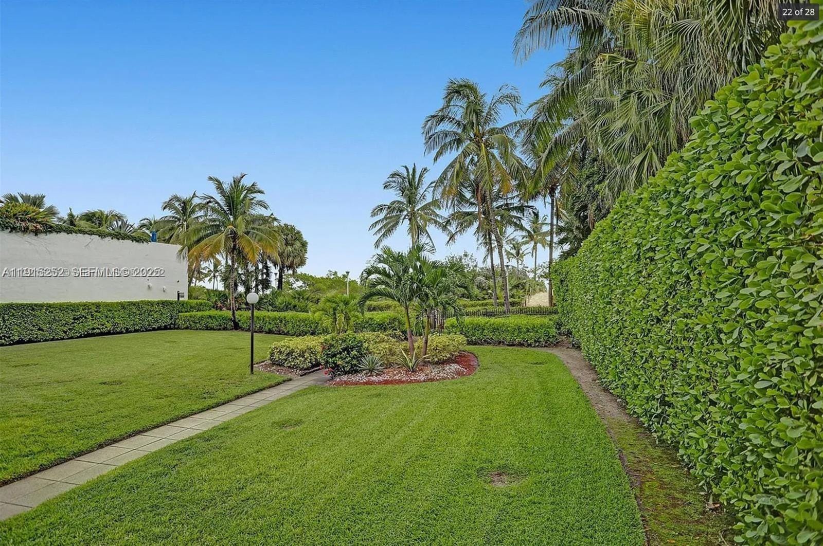 1621 Collins Avenue 505 — photo 9