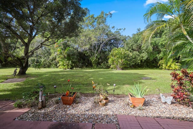 1912 Palmland Drive 3, sold in Palmland Villas I Condo, Boynton Beach, FL