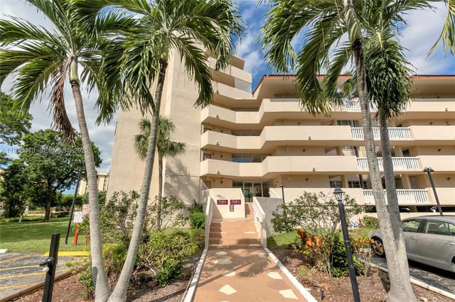 7081 Environ Boulevard 641, sold in Environ, Lauderhill, FL