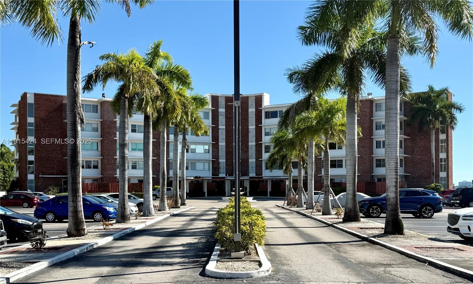 1700 NE 105th Street 412, Miami Shores, FL 33138 photo 2