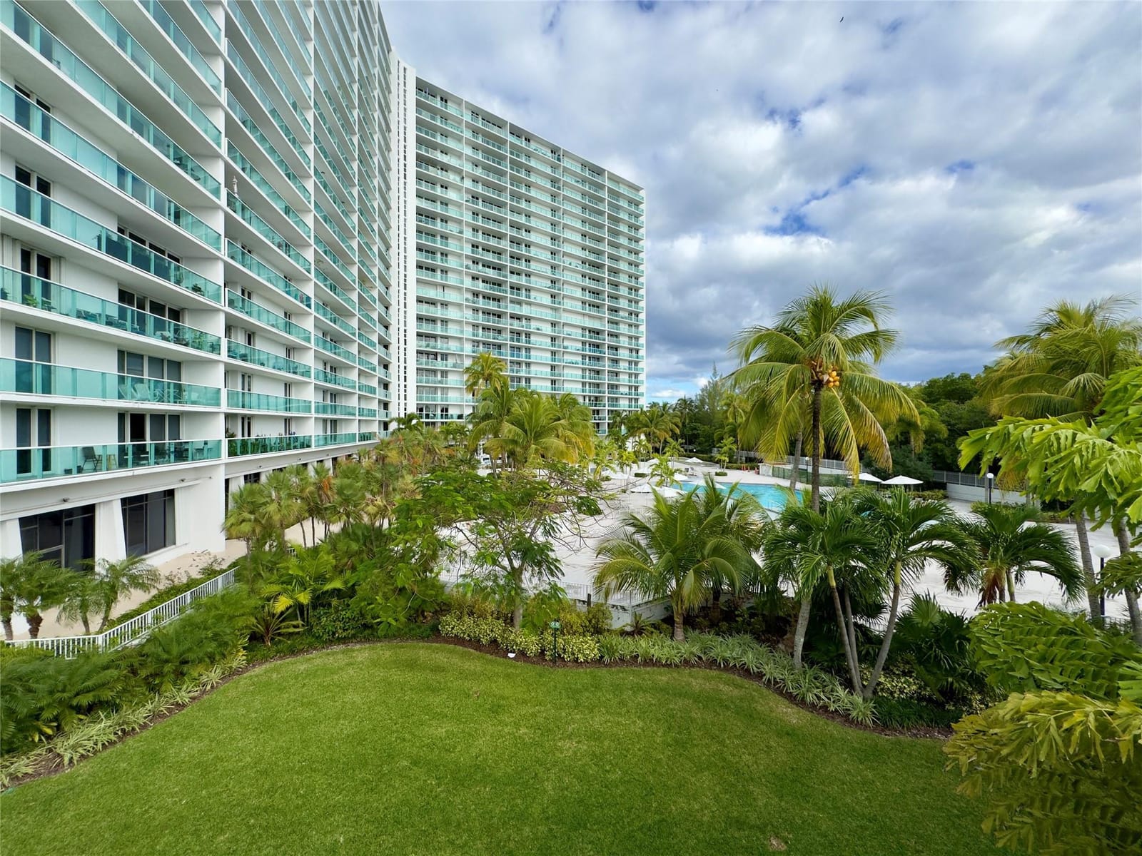 100 Bayview Drive PH28, Sunny Isles Beach, FL 33160 photo 21