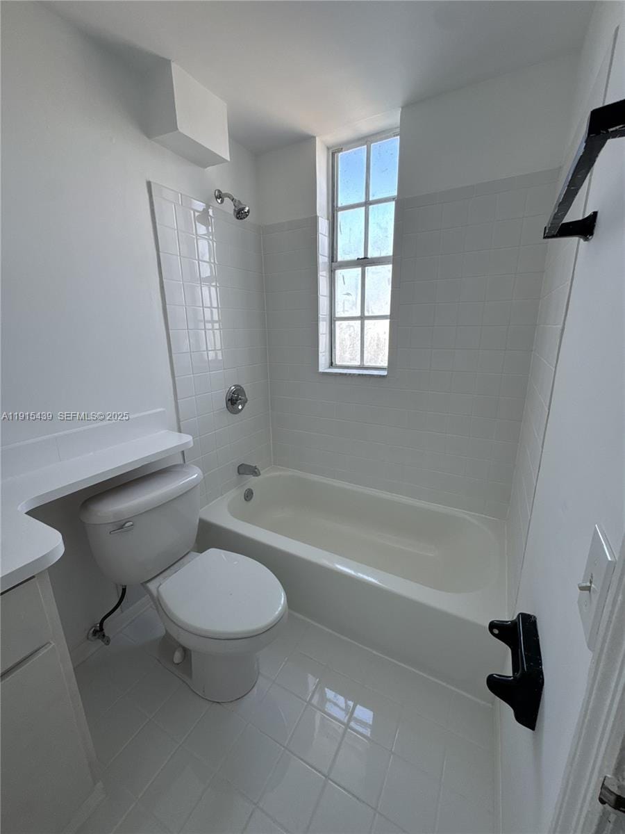 1051 Meridian Avenue 1M — photo 4