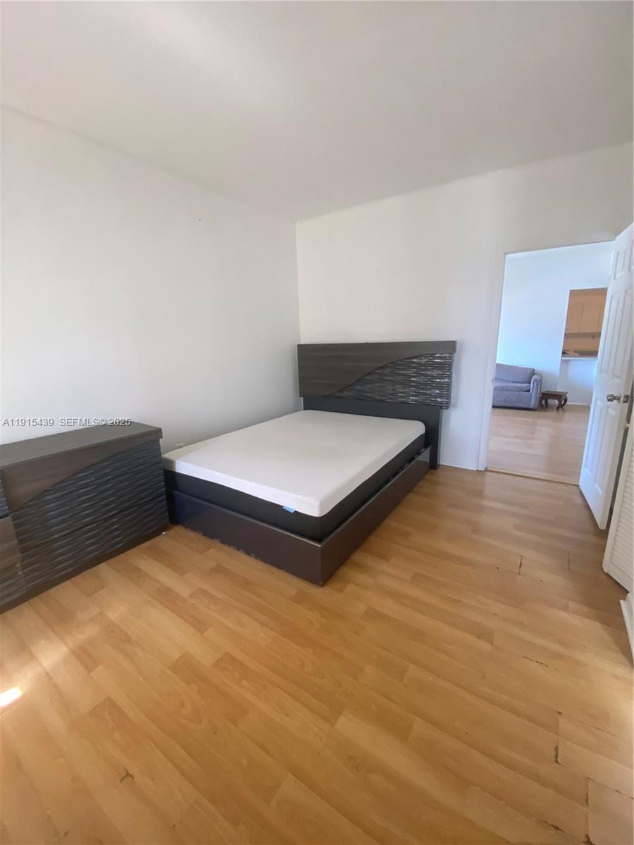 1051 Meridian Avenue 1M — photo 5