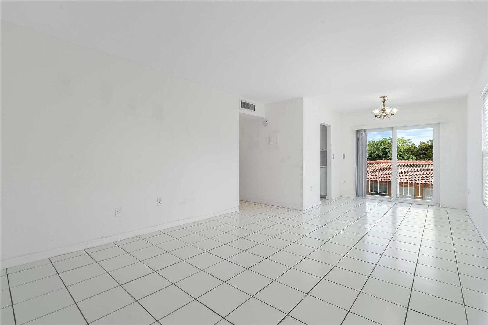 2138 SW 6th Street 301 — photo 3
