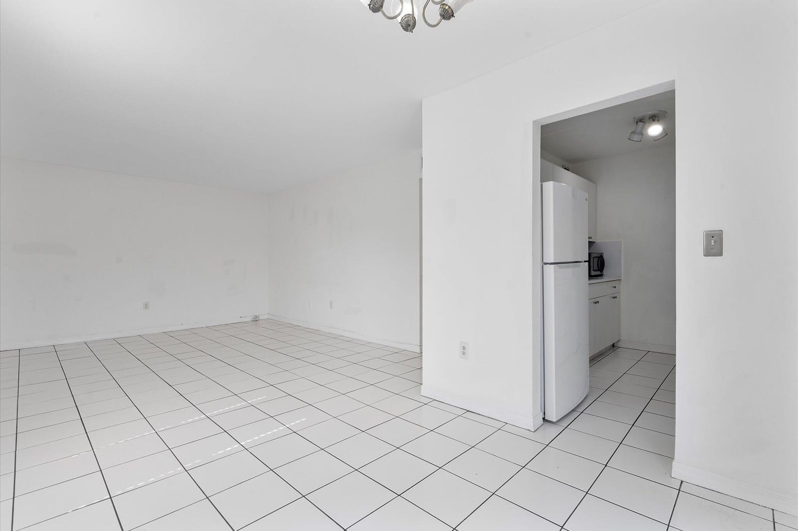 2138 SW 6th Street 301 — photo 5