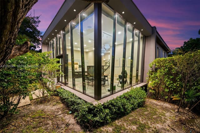624 N Victoria Park Road, sold in Victoria Park Corr Amen P, Fort Lauderdale, FL