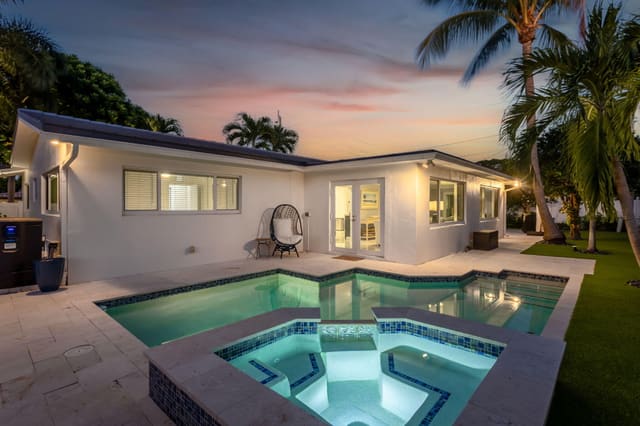 2400 NE 45th Street, Lighthouse Point, FL 33064