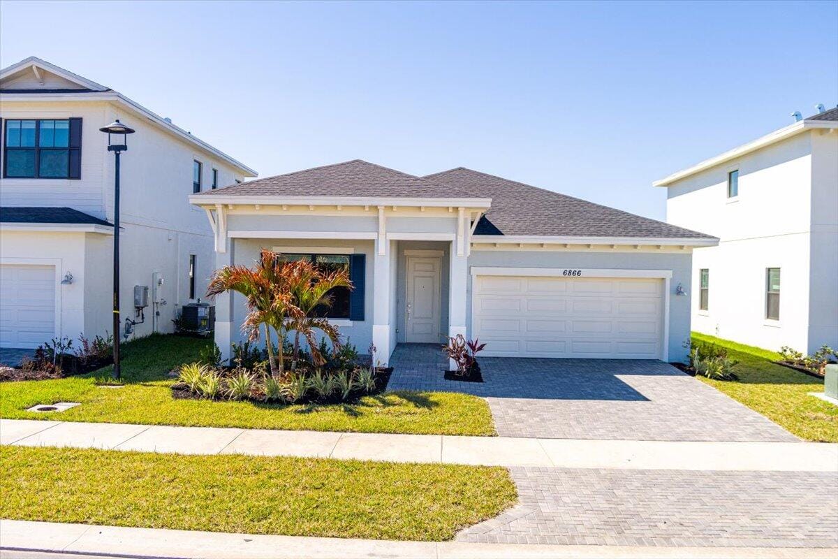 6866 NW Kestrel Lane, Port St. Lucie, FL 34987