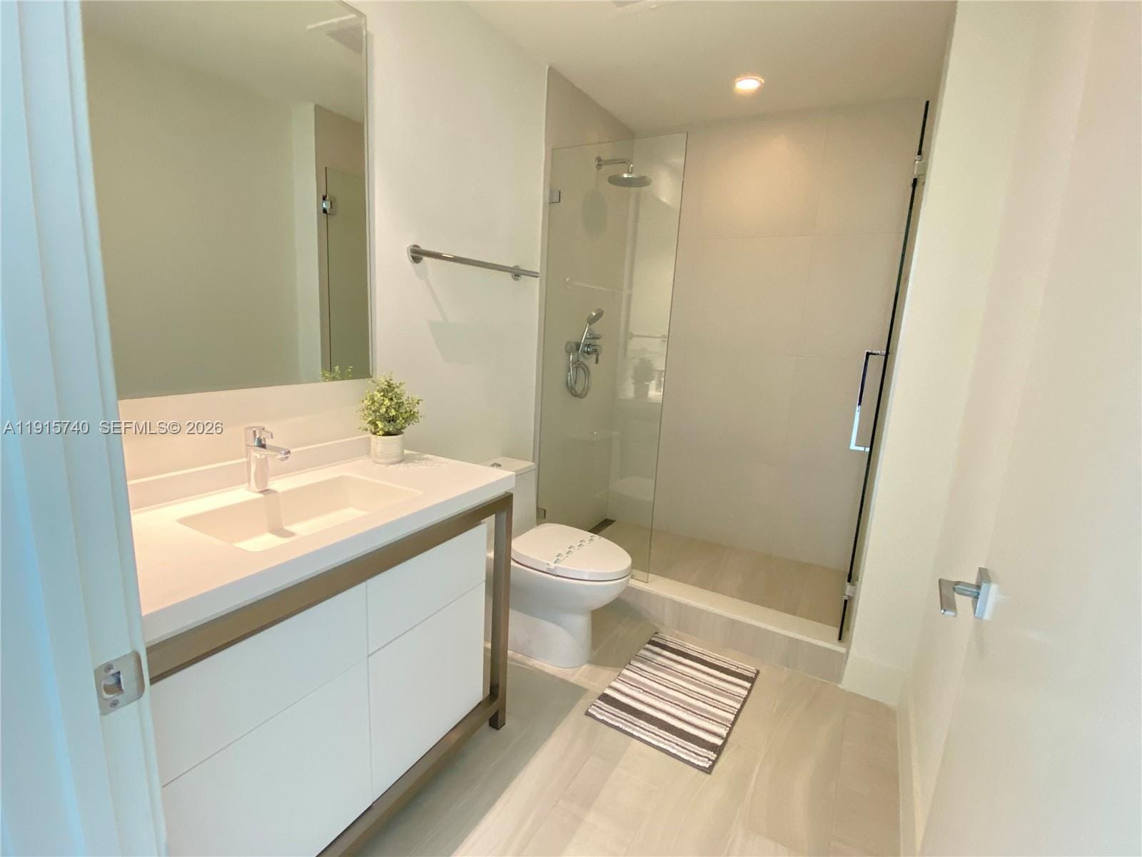 2000 Metropica Way 2104 — photo 11