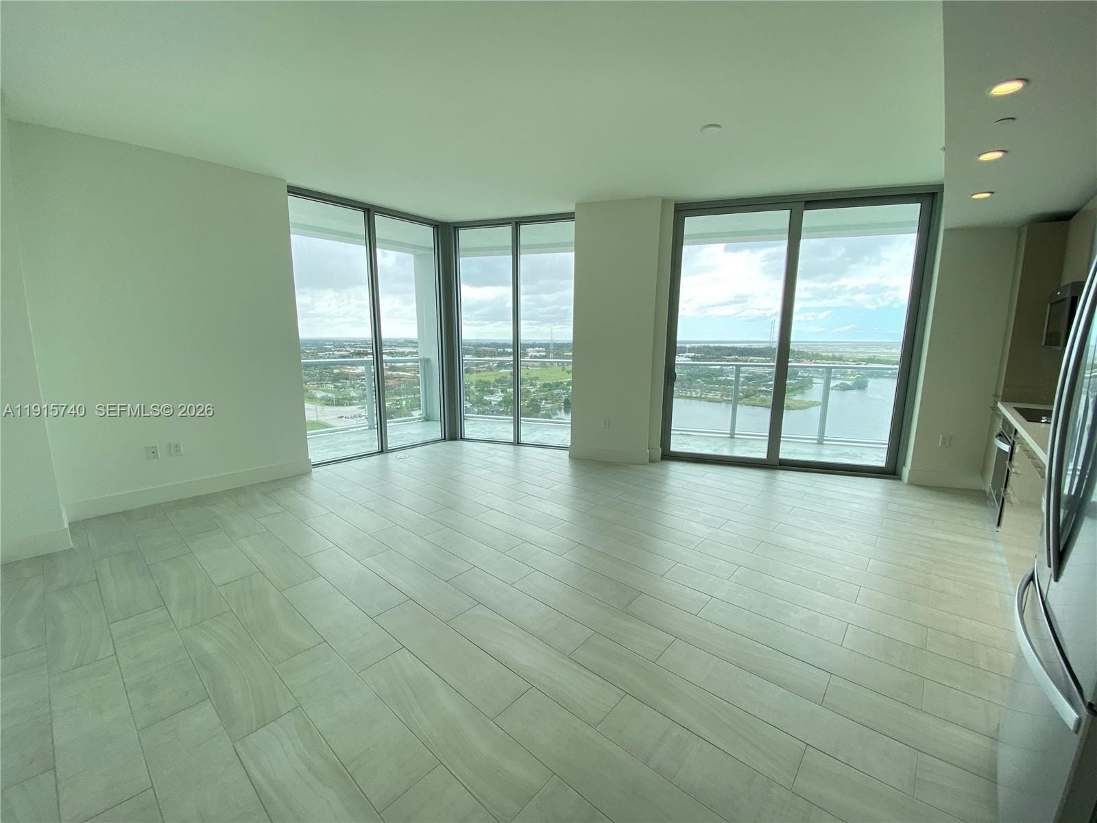 2000 Metropica Way 2104 — photo 3