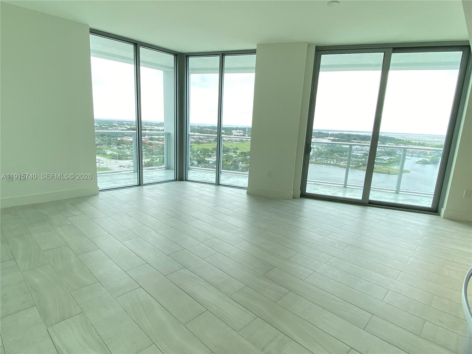 2000 Metropica Way 2104 — photo 4