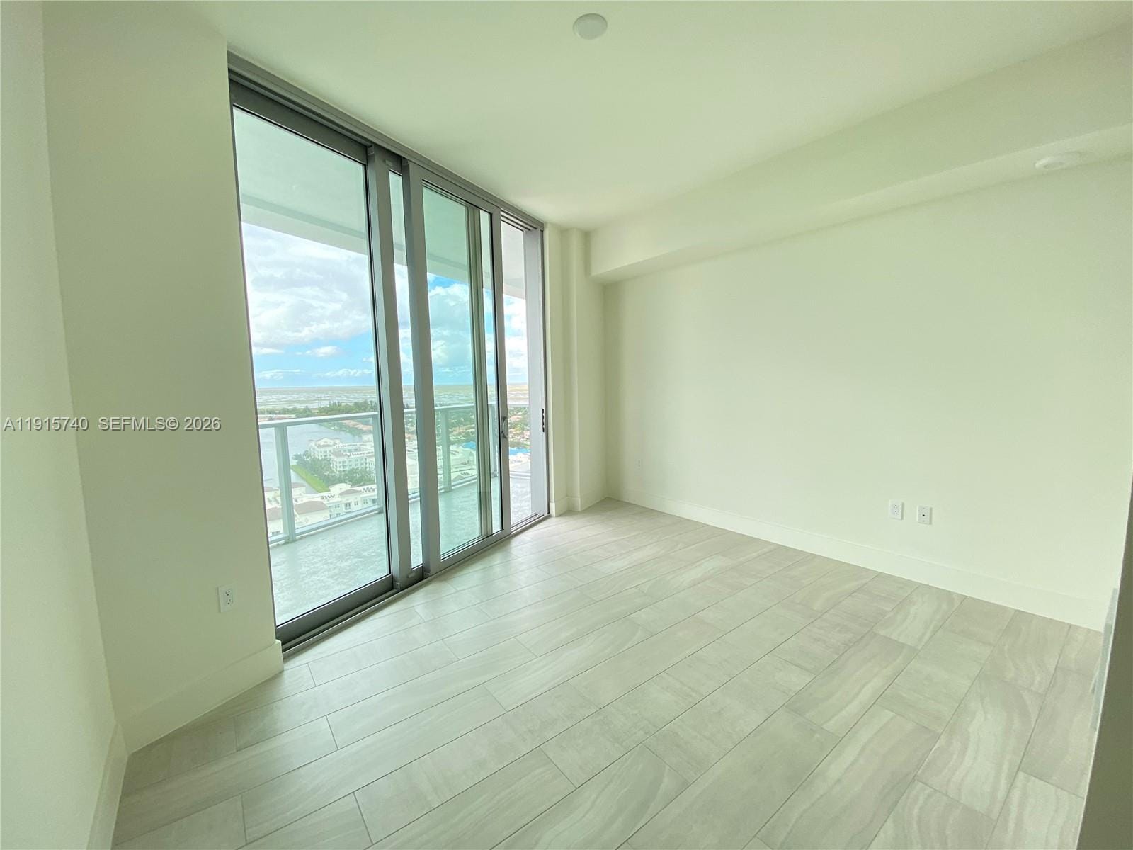 2000 Metropica Way 2104 — photo 6