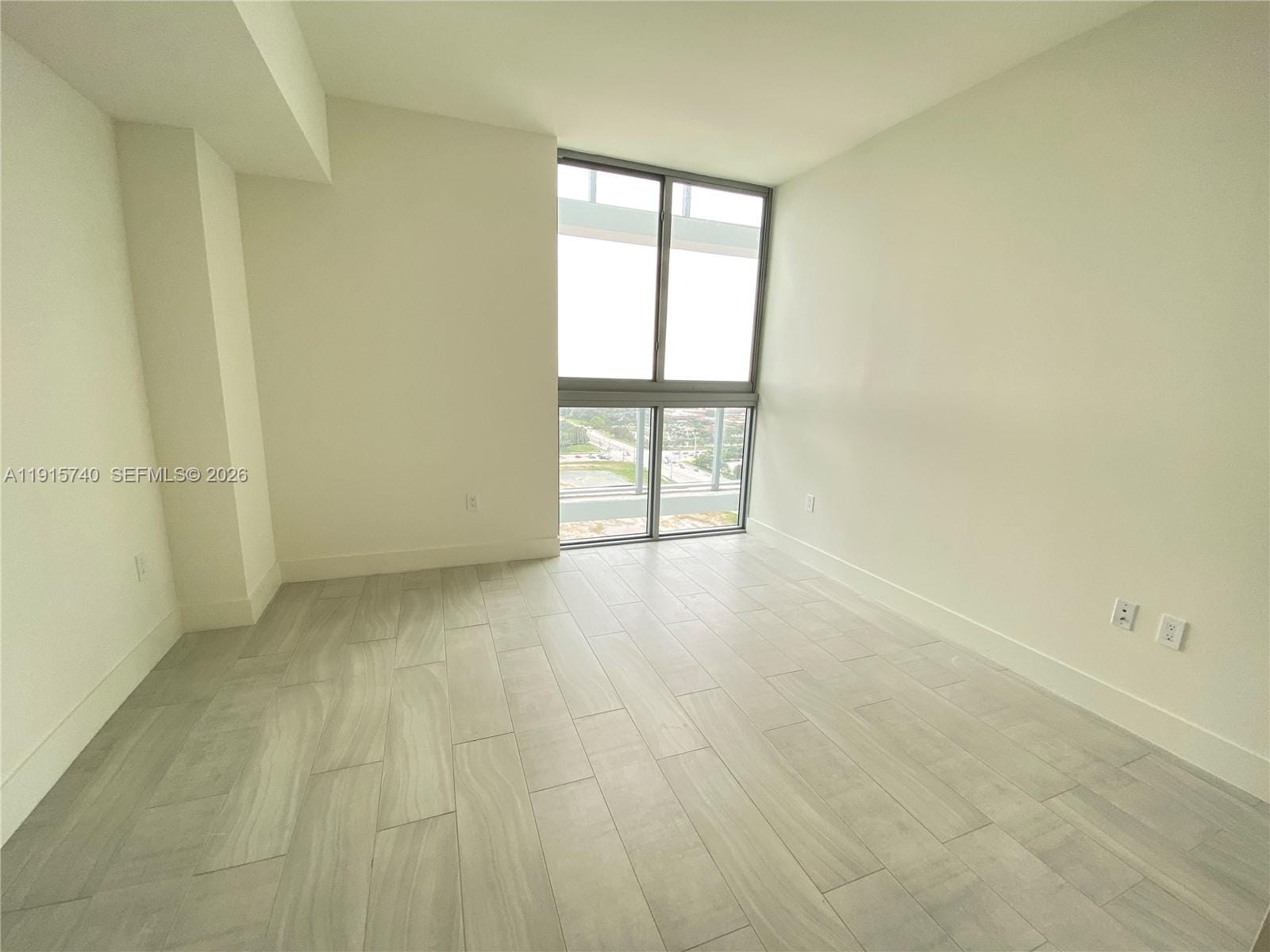 2000 Metropica Way 2104 — photo 7