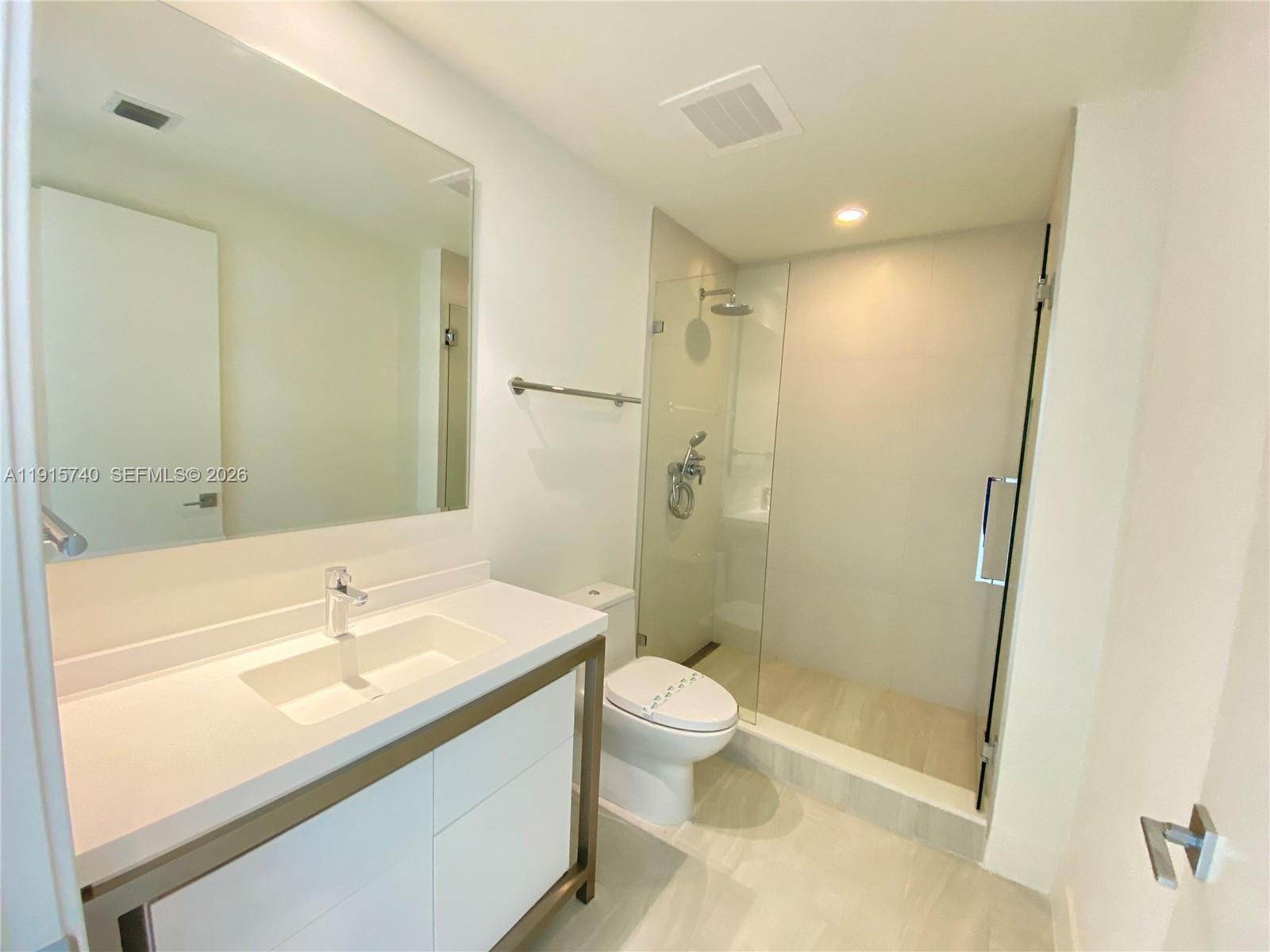 2000 Metropica Way 2104 — photo 8