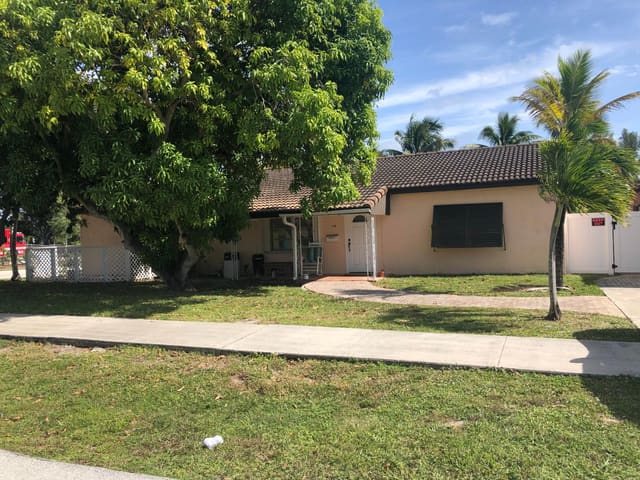 118 NW 4th Street, Beverly Hills Add, Boynton Beach, FL