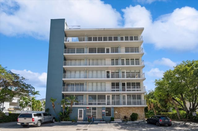 524 Orton Avenue 101, sold in Britannia, Fort Lauderdale, FL