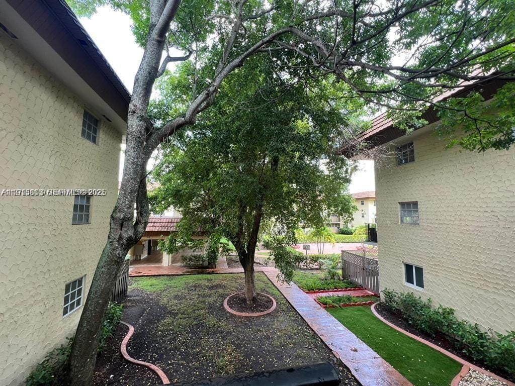 8650 SW 109th Avenue 3-209 — photo 2