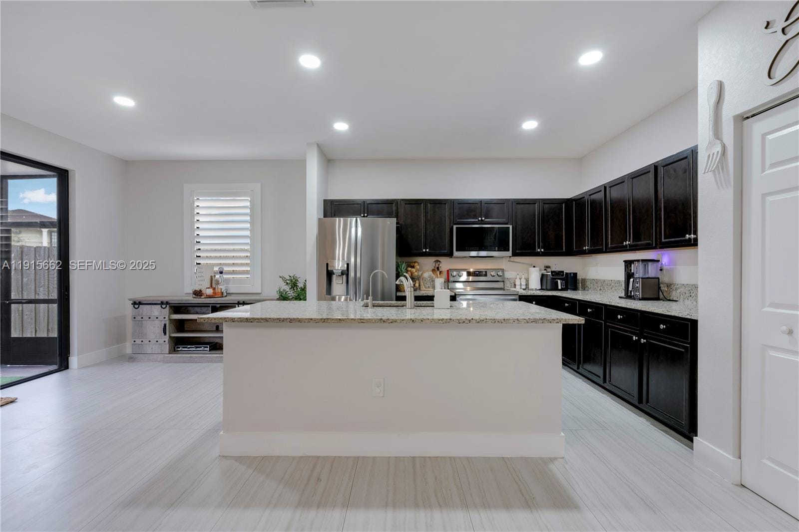 616 SE 37th Terrace, Homestead, FL 33033 photo 4