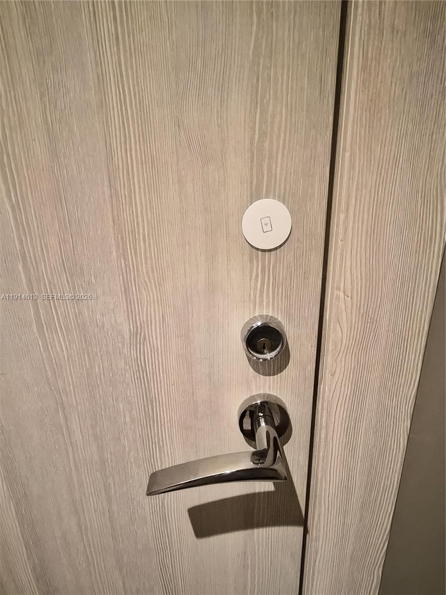 1000 Brickell Plaza 2101 — photo 12