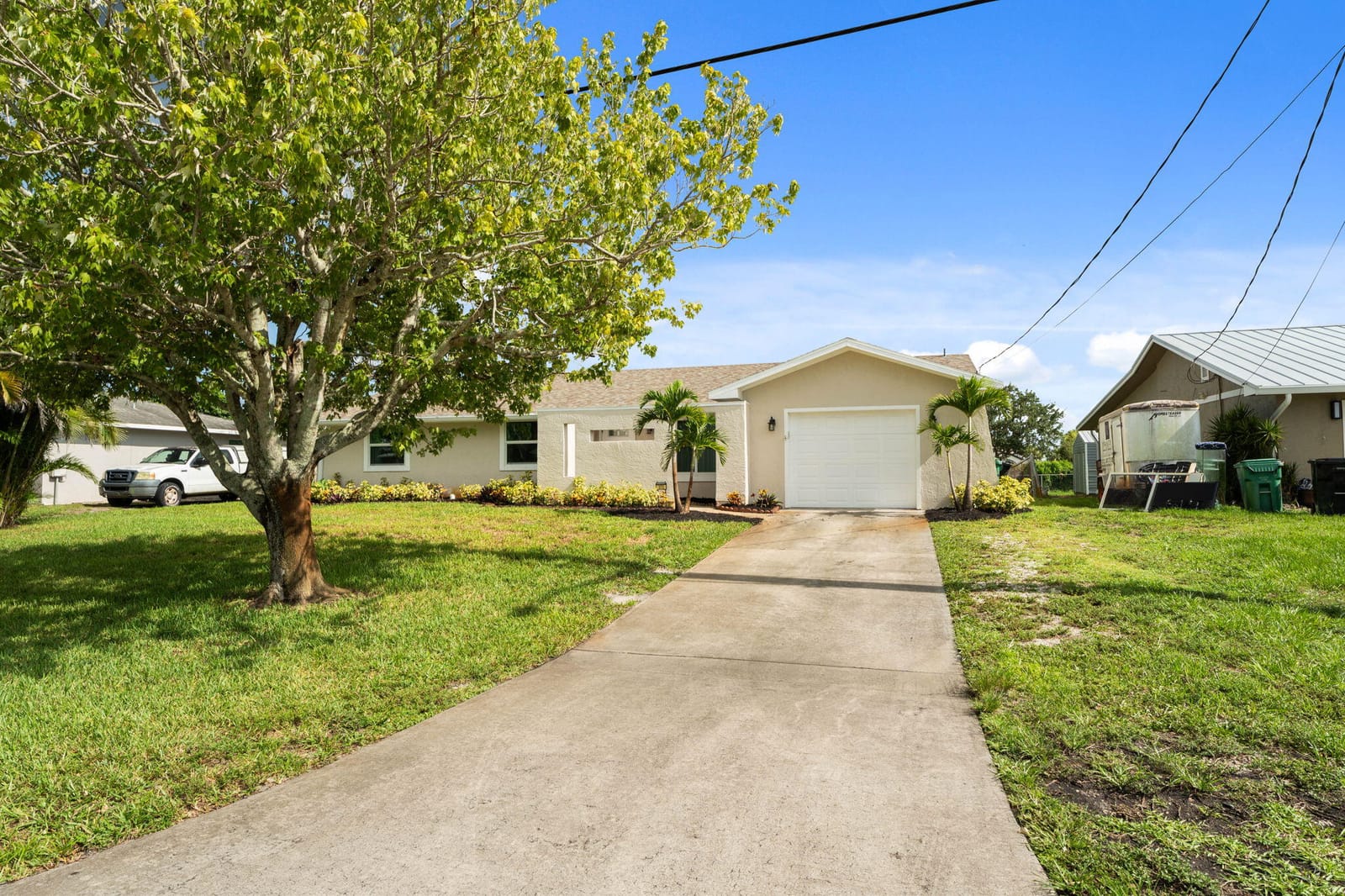 372 SE Oakridge Drive, Port St. Lucie, FL 34984