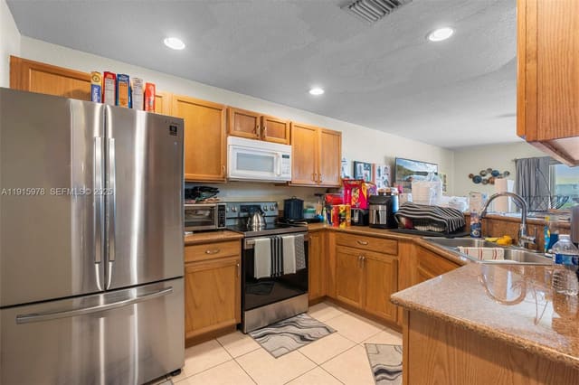 8988 Chambers Street 8988, Tamarac, FL 33321