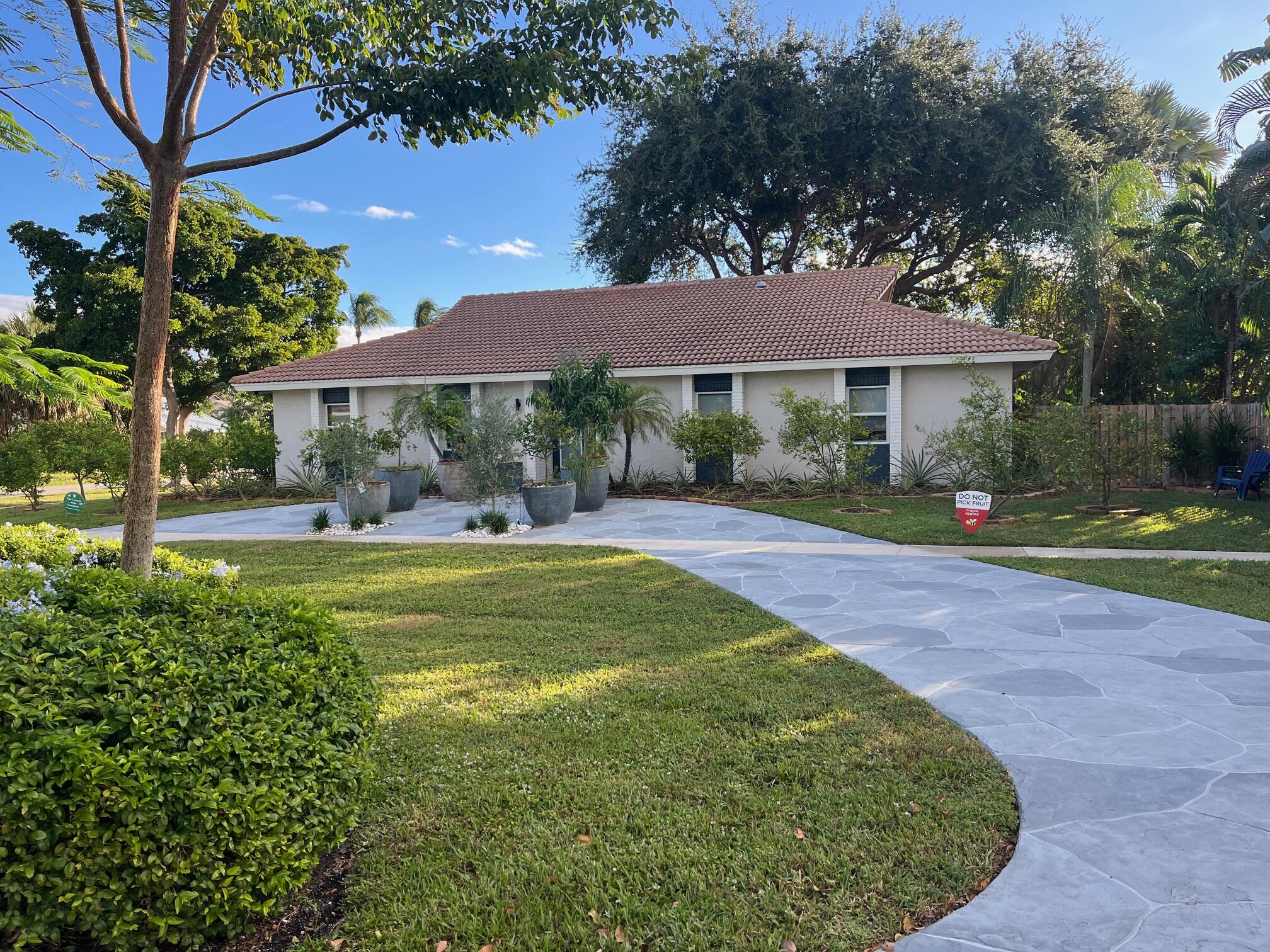 7598 W Country Club Boulevard, Boca Raton, FL 33487, Boca Raton